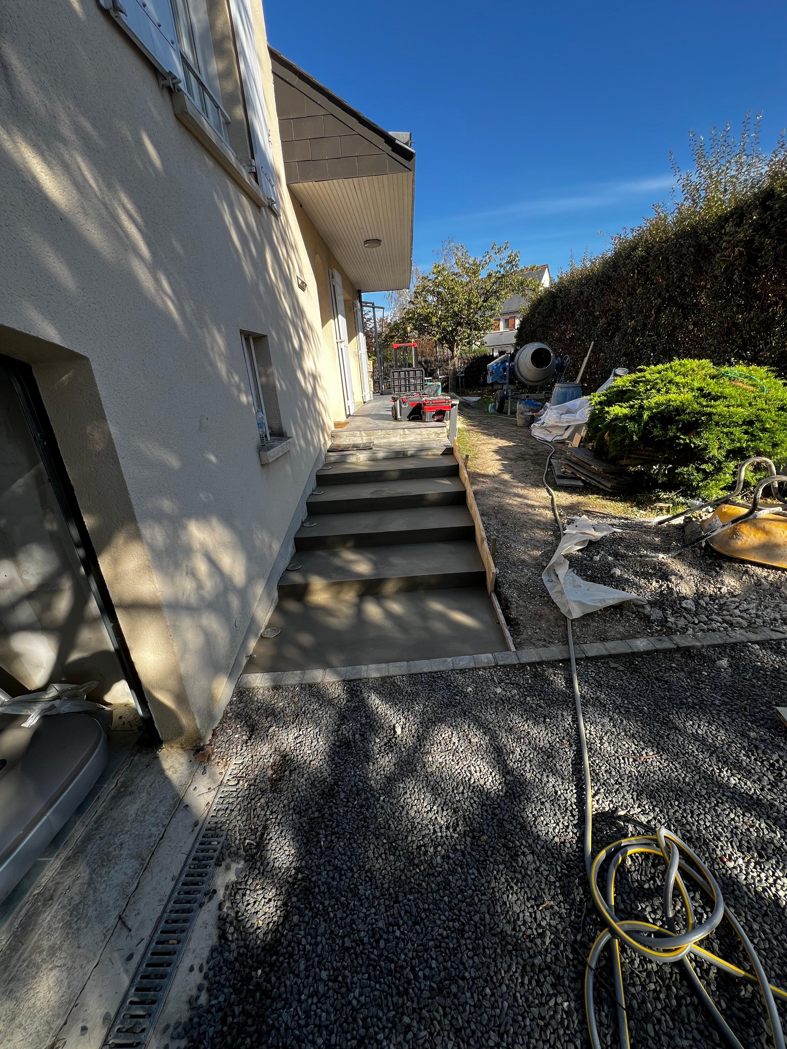 Escalier béton coulé